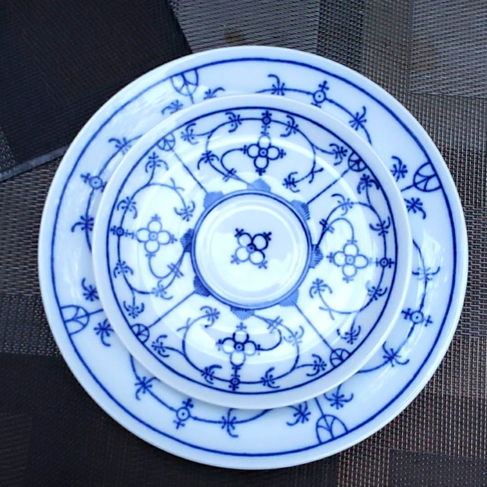 4 Vintage Winterling & Jagger Blau Saks  2 saucers and  2 desert plates